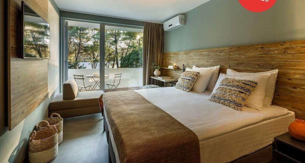 Hotel Places Hvar By Valamar 3*